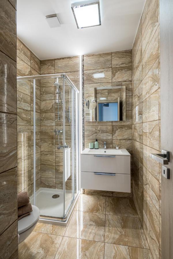 Stafetahaz Apartmanok Vác المظهر الخارجي الصورة