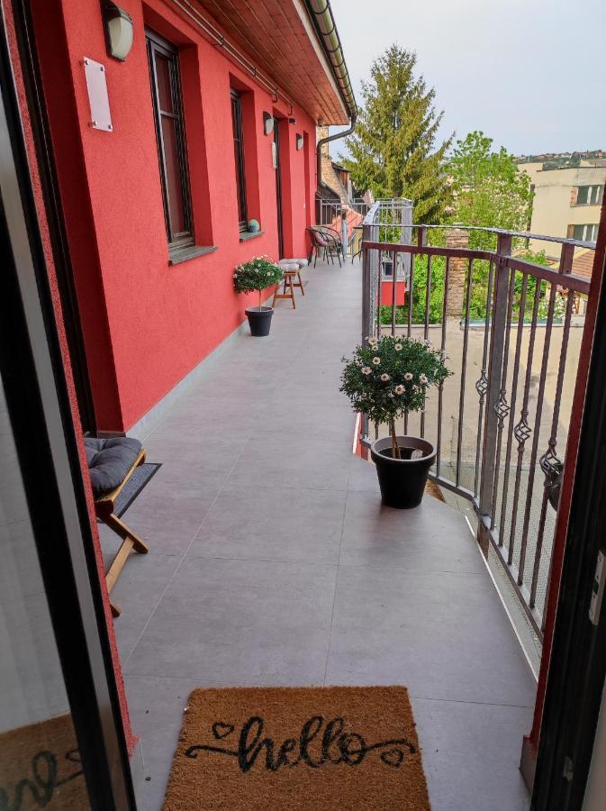 Stafetahaz Apartmanok Vác المظهر الخارجي الصورة