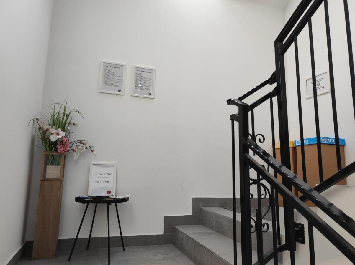 Stafetahaz Apartmanok Vác المظهر الخارجي الصورة
