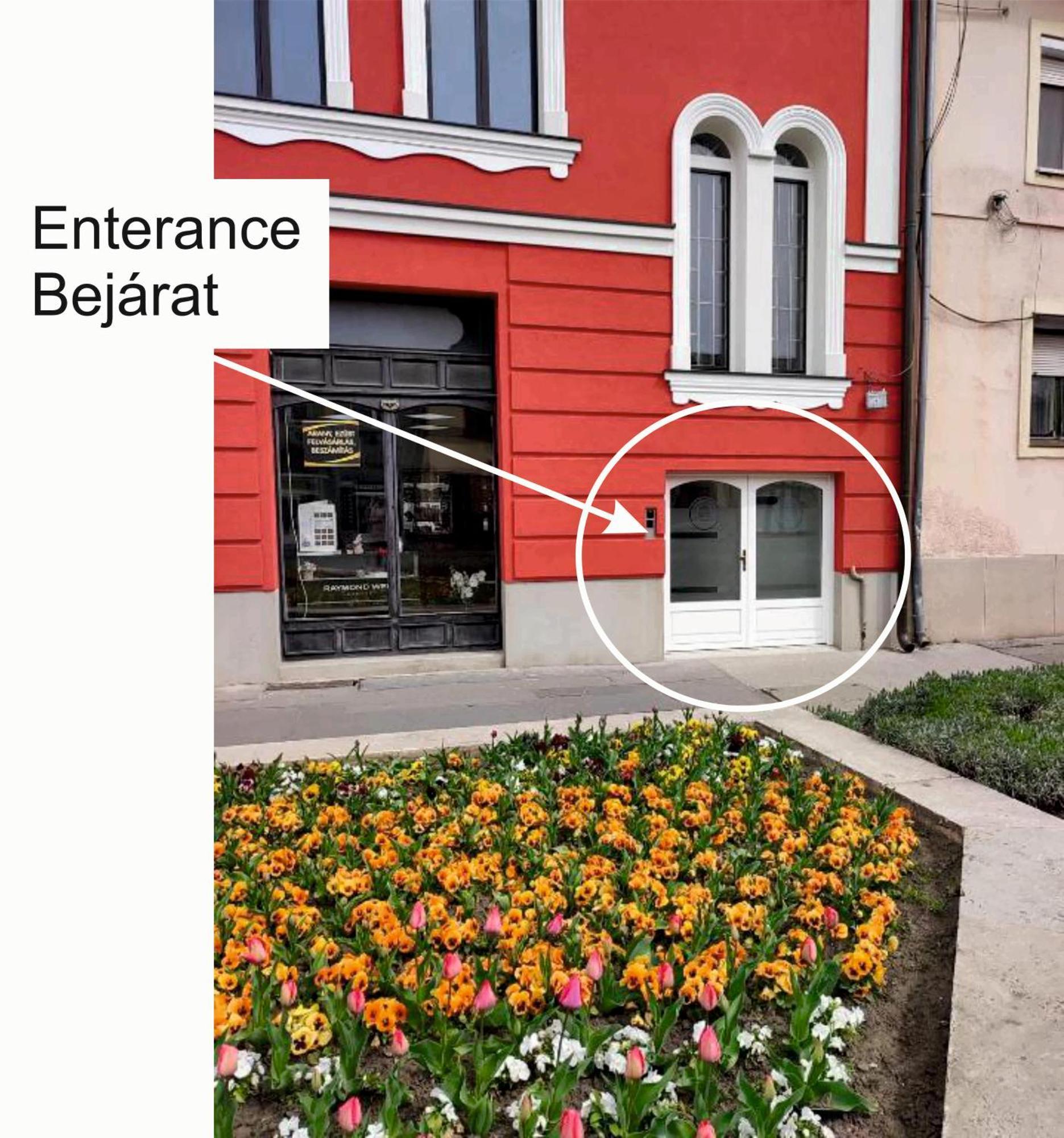 Stafetahaz Apartmanok Vác المظهر الخارجي الصورة