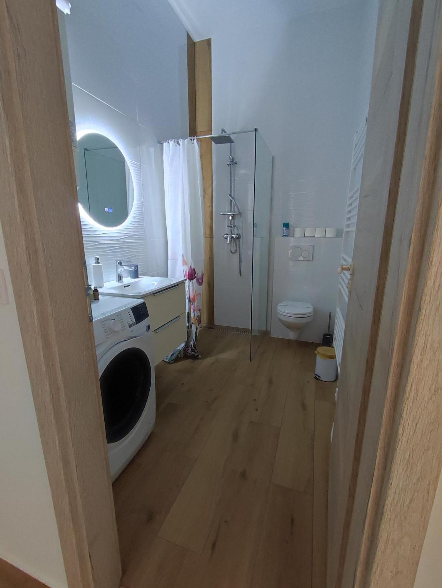 Stafetahaz Apartmanok Vác المظهر الخارجي الصورة